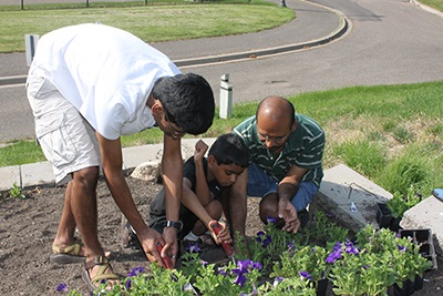 Volunteers are needed for Plymouth's 2015 flower planting day